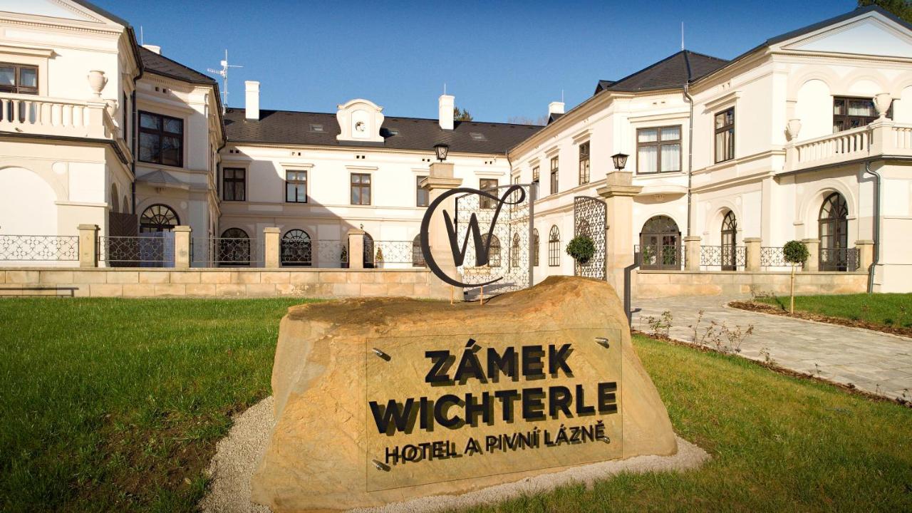 Zamek Wichterle - Hotel A Pivni Lazne Slavicin Extérieur photo